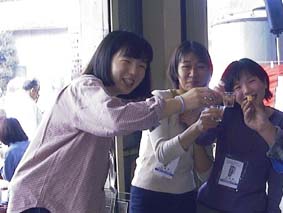 �Ⴂ���̎q�����{���Ŋ��t